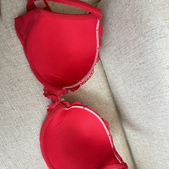 3 Victoria’s Secret push-up bras - Picture 7 of 17